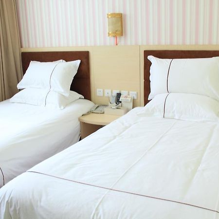 Super 8 Hotel Chengdu Airport Branch מראה חיצוני תמונה