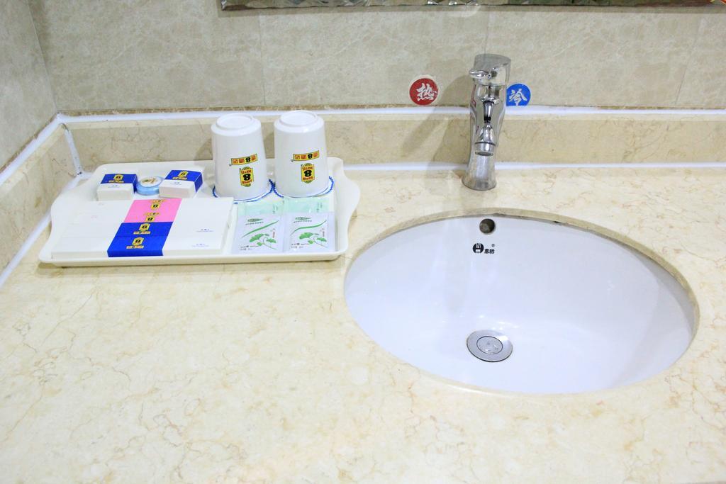Super 8 Hotel Chengdu Airport Branch מראה חיצוני תמונה